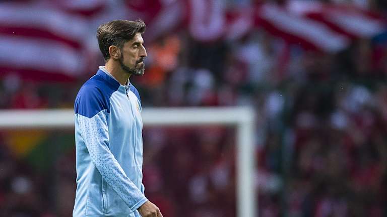 Punovic es traicionado por sus 12 Judas, que ya acechan a Fernando Gago